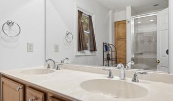 106 Halfmoon Dr, Altamont, NY 12009