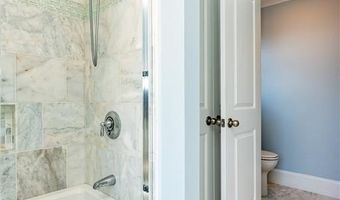19 Eustis Ave, Newport, RI 02840