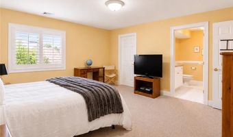 36 Overlook Dr 36, North Kingstown, RI 02852