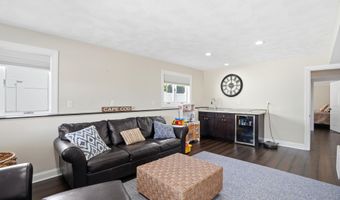 4 Cross Rd, Bourne, MA 02532