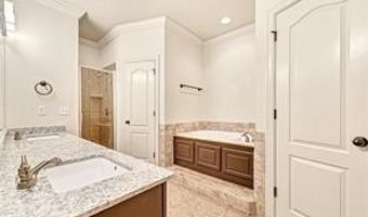 5002 SW Golden Eagle Ave, Bentonville, AR 72713