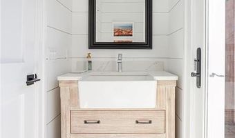 23 Catherine St, Newport, RI 02840