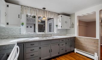 61 Old Phinneys Ln, Barnstable, MA 02630