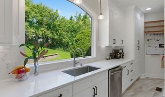 15 Chardonnay Ter, Bedford, NH 03110