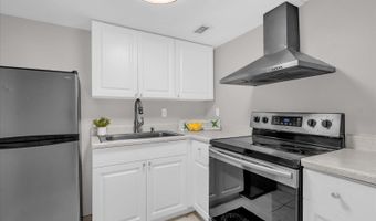 942 LAKE DESTINY Rd B, Altamonte Springs, FL 32714