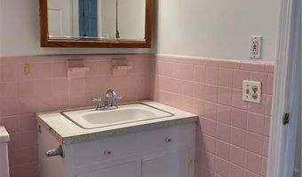 40 Aaron Ave Ave, Bristol, RI 02809