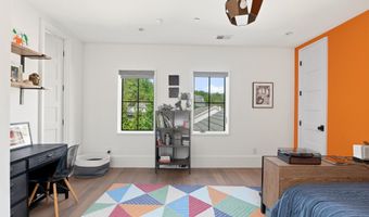 7101 LONGWOOD Dr, Bethesda, MD 20817