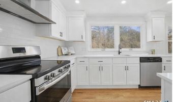 35 Dyer Ave, Canton, CT 06019