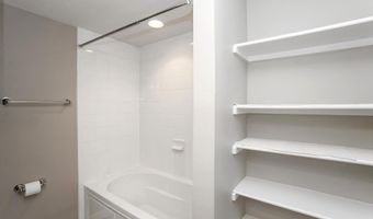 4079 S FOUR MILE RUN Dr 402, Arlington, VA 22204