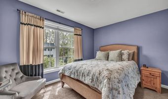 45 Pocono Ln 10, Danbury, CT 06810