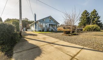 830 DIVISION St SE, Bandon, OR 97411