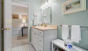 17 Greyledge Dr, Albany, NY 12211