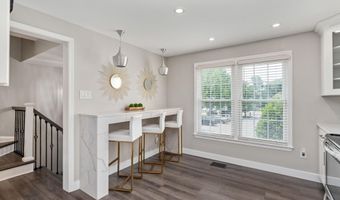 2504 WINDBREAK Dr, Alexandria, VA 22306