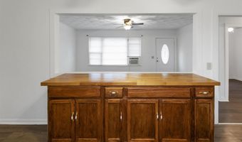 1006 Woodall St, Albertville, AL 35951