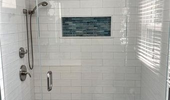 28 Mast Ct, Middletown, RI 02842