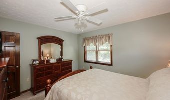 8 Beckmann Ln, Nashua, NH 03062