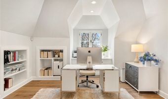 85 Nayatt Rd, Barrington, RI 02806