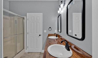 520 Calvin Dr, Benton, LA 71006