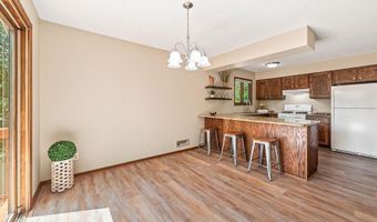 1088 Whitney Dr, Apple Valley, MN 55124