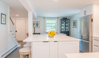 32 Pleasant Hill Rd, Falmouth, ME 04105