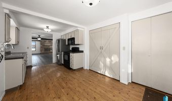 702 S 3rd St, Beresford, SD 57004