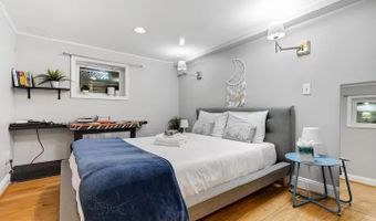 104 R St NE B, Washington, DC 20002