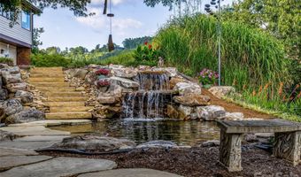 10 Beaverbrook Ct, Asheville, NC 28804