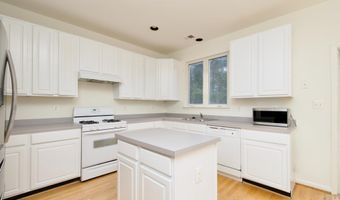 5236 BALLYCASTLE Cir, Alexandria, VA 22315
