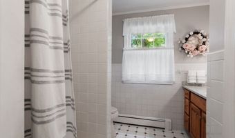 28 Lincoln Dr, Acton, MA 01720