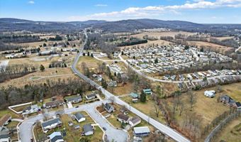 10 HEIGHTS Ct, Abbottstown, PA 17301