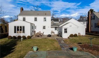 35 Ledgewood Dr, Cranston, RI 02920