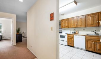 2407 S GOEBBERT Rd G202, Arlington Heights, IL 60005