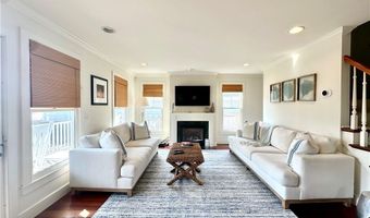 44 Tuckerman Ave, Middletown, RI 02842