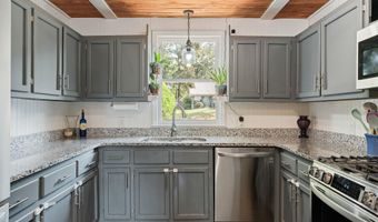 225 PORTSOUTH Ln, Alabaster, AL 35007