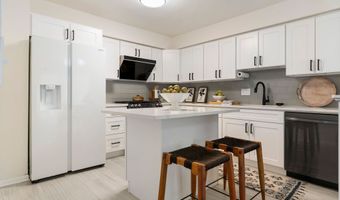 65 Peddlars Dr 65, Branford, CT 06405