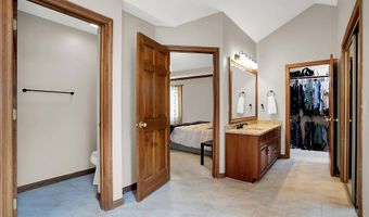 9015 Admirals Pointe Dr, Indianapolis, IN 46236