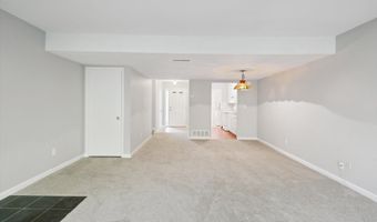 747 Peninsula Ct, Ann Arbor, MI 48105