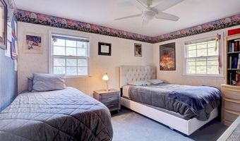 9 S Amundsen Ln, Airmont, NY 10901