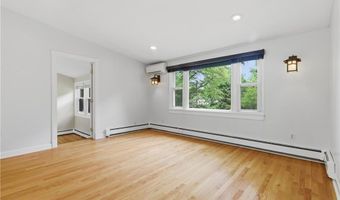 8 Ledgemont Dr, Lincoln, RI 02865