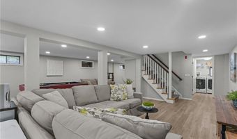 75 Walnut Dr, East Greenwich, RI 02818