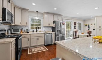 106 Collier Dr, Albertville, AL 35951