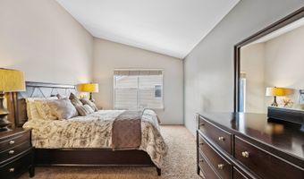 1950 Broadsmore Dr, Algonquin, IL 60102