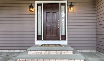 60 Pheasant Dr, East Greenwich, RI 02818