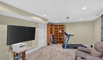 2421 Yorkshire Cir, Ames, IA 50010