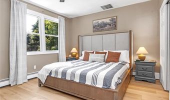 9 Kiki Cir, Cranston, RI 02921