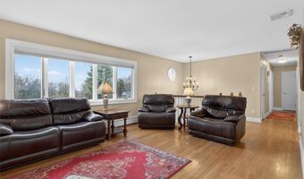 41 Montclair Ave, Airmont, NY 10952
