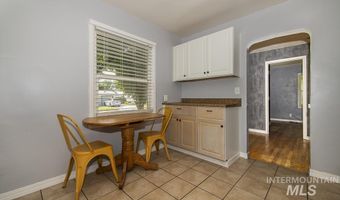 1206 N Michigan Ave, Caldwell, ID 83605