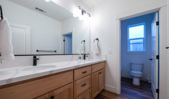 4635 Pleasant Hills Dr, Anderson, CA 96007