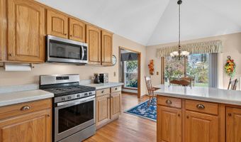 3610 Lakeview Dr, Algonquin, IL 60102