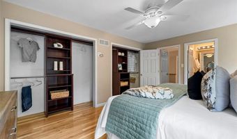 2561 Hidden Meadow Ln, Ballwin, MO 63021